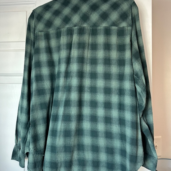 Universal Thread Flannel - Picture 2 of 2